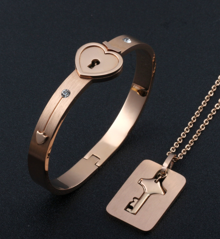 Titanium steel couple bracelet concentric lock fashion bracelet